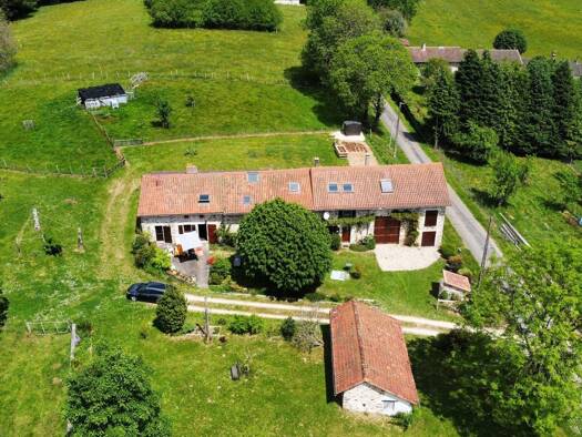 Maison à vendre 194 200 € 12 pièces 5 chambres 226 m² 3 383 m² de terrain Dournazac 87230