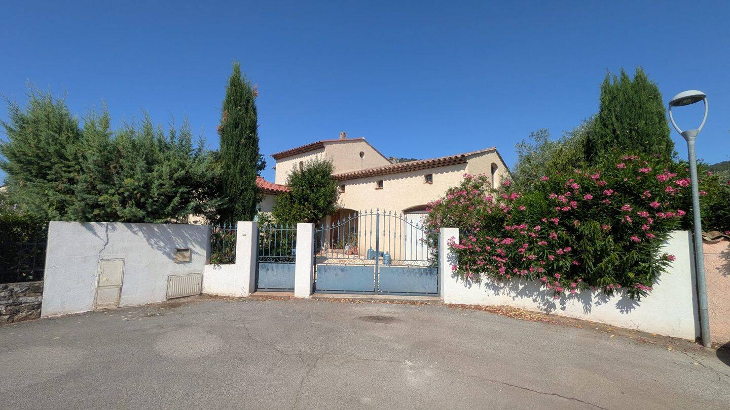 Maison 4 pièces 111 m² · à Gonfaron · 110,9 m² · 93 000 €