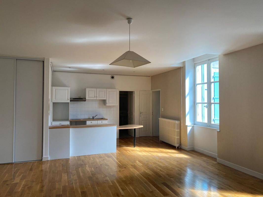 Appartement 2 pièces 67 m² · à Castres · 67 m² · 590 €