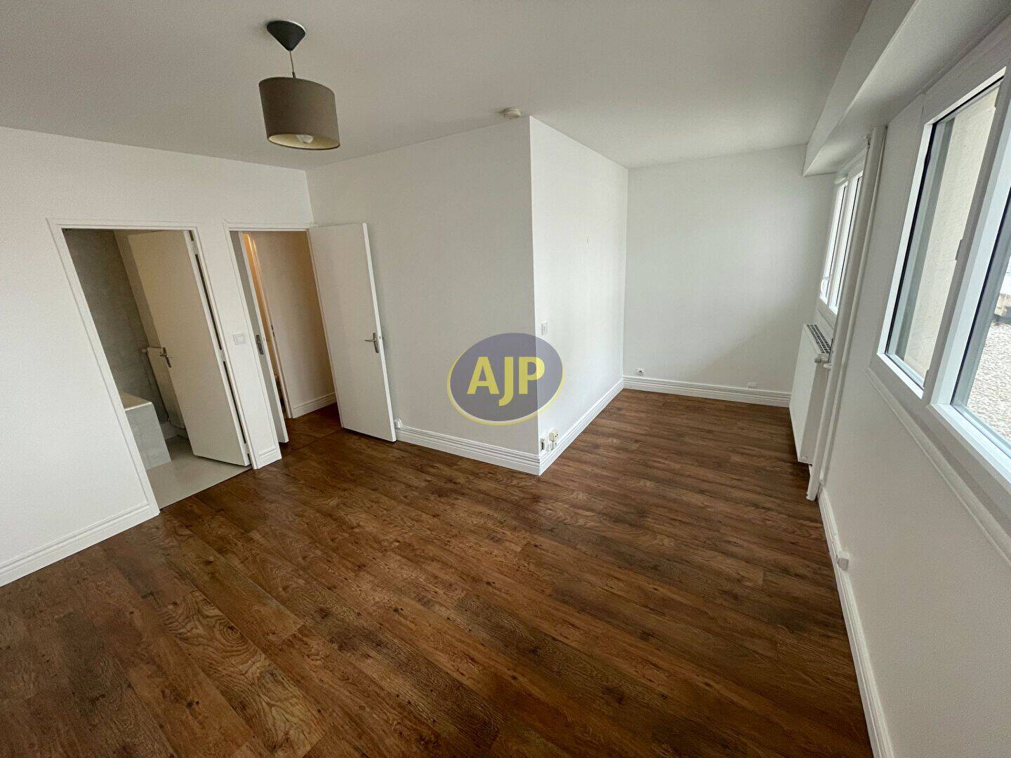 Appartement 1 pièce 28 m² · à Paris 15ème Arrondissement · 27,7 m² · 912 €/mois
