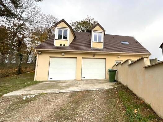 Local commercial à louer 1 040 € 117 m² de surface de vente Guerville 78930