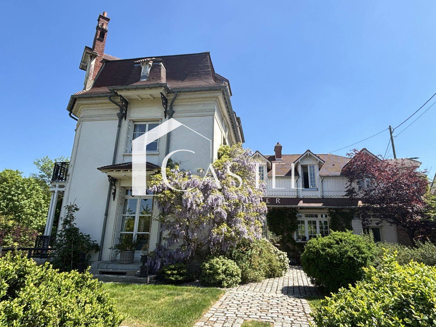 Maison 10 pièces 280 m² · à Orgeval · 280 m² · 1 890 000 €