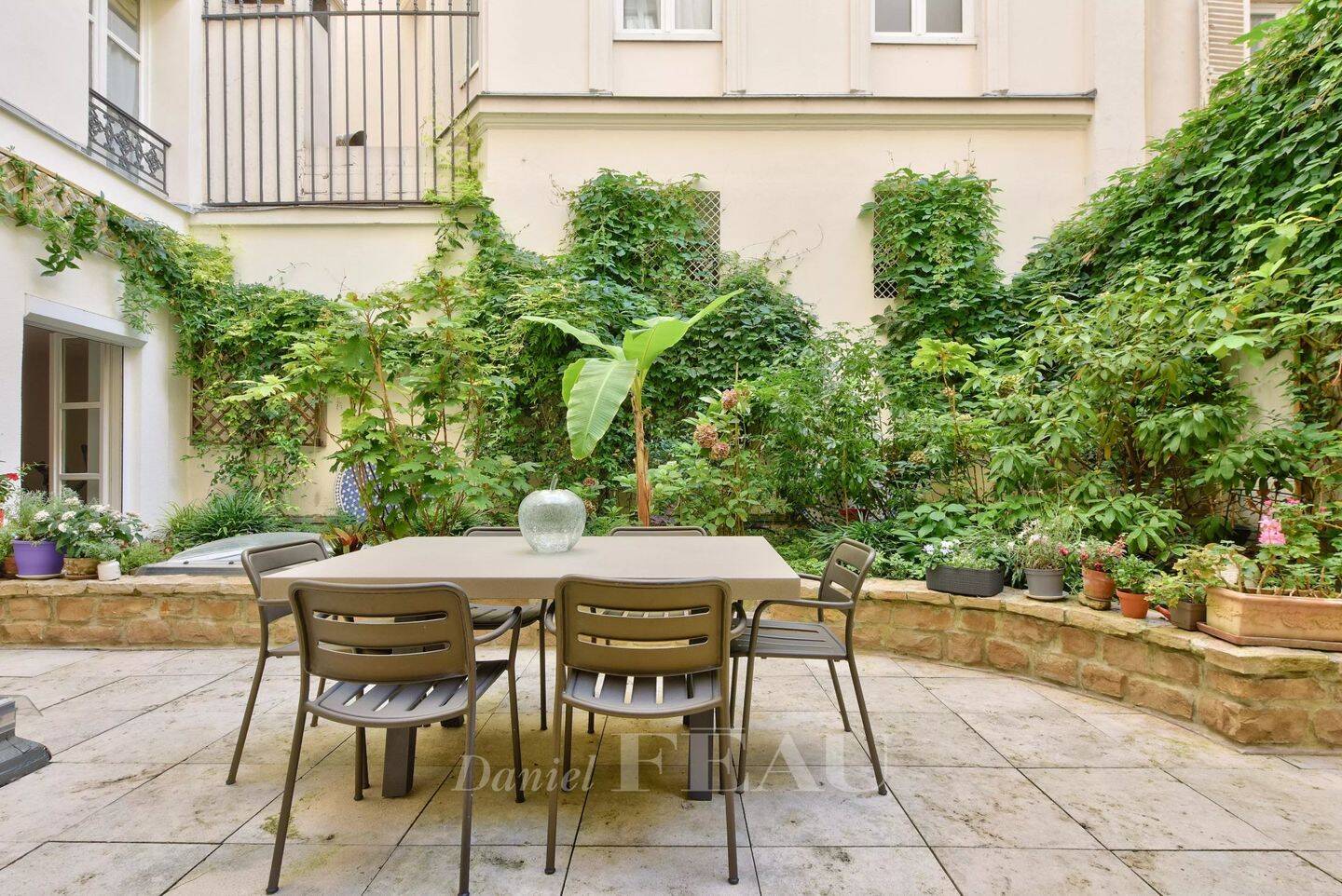 Appartement 5 pièces 193 m² · à Paris 8ème Arrondissement · 192,6 m² · 8 000 €/mois