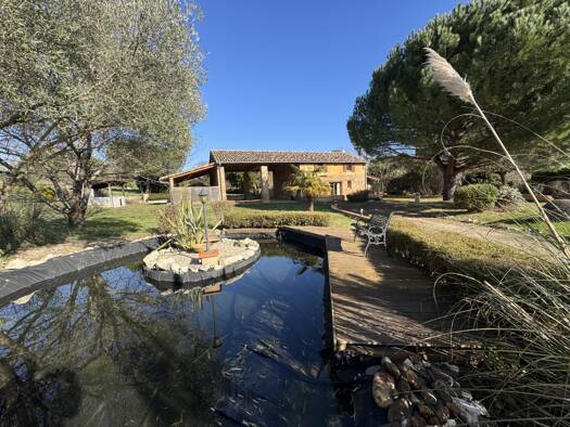 Ferme à vendre 380 000 € 6 pièces 4 chambres 145 m² 5 000 m² de terrain Le Castéra 31530