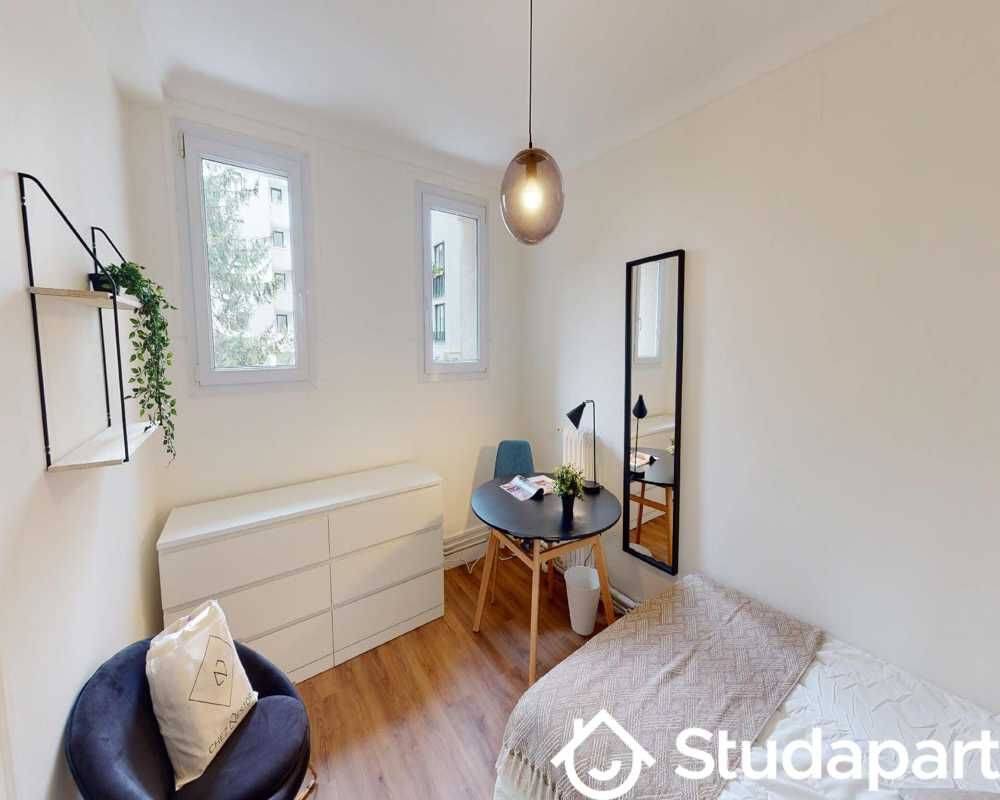 1 pièce 14 m² · à Paris 17ème Arrondissement · 14 m² · 1 140 €
