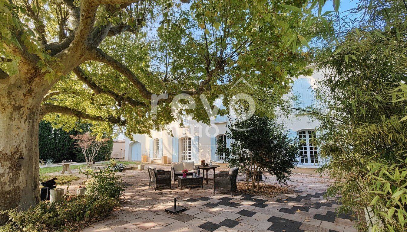 Maison 9 pièces 380 m² · à Orange · 380 m² · 995 000 €
