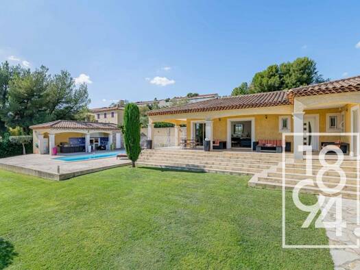 Maison de plain-pied à vendre 990 000 € 4 pièces 3 chambres 126 m² 2 495 m² de terrain Saint Mitre Marseille 13ème arrondissement 13013