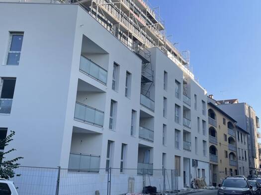 Appartement à vendre - neuf 285 000 € 3 pièces 2 chambres 57 m² dès le 31/03/2026 Bron Centre-Le Rafour Bron 69500