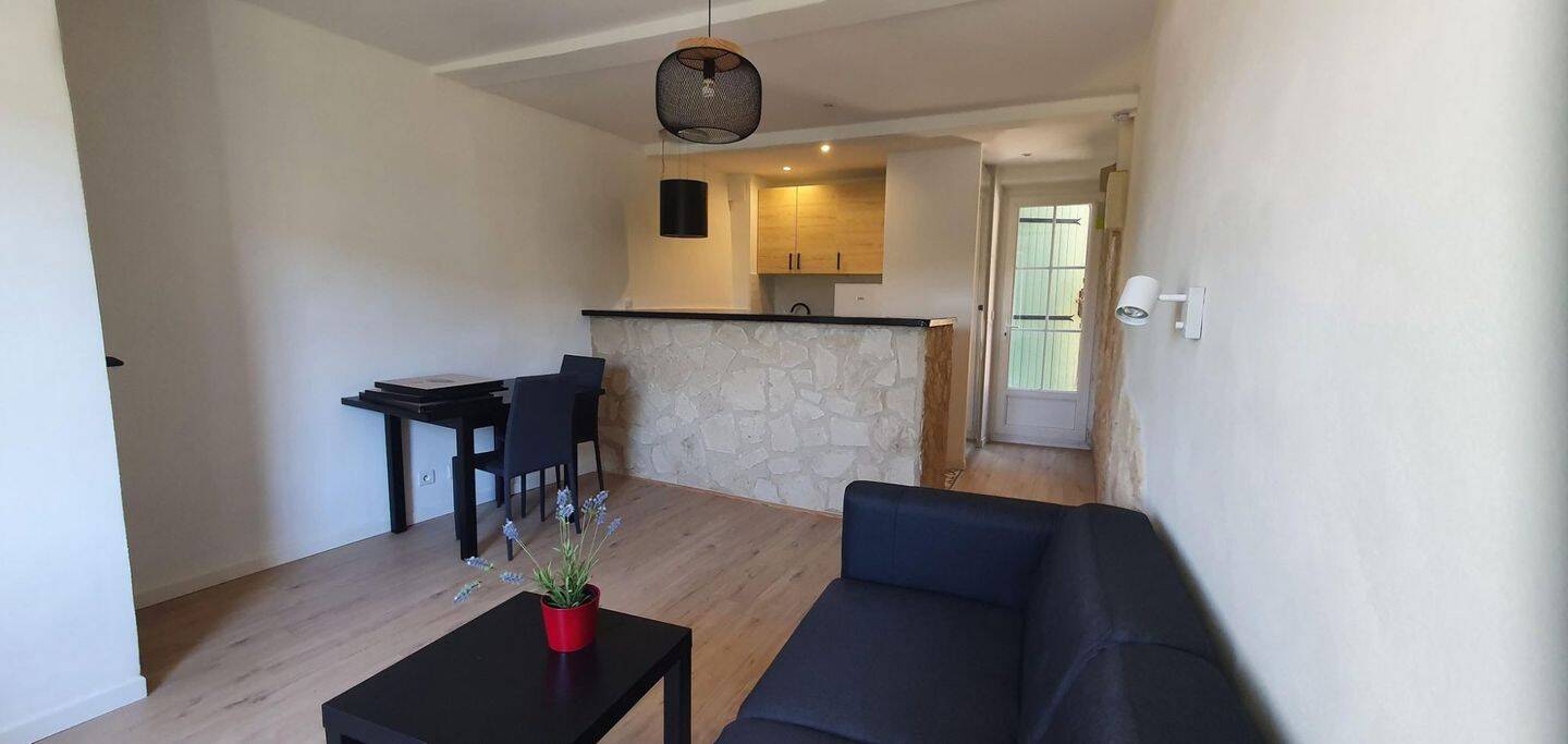 Appartement 3 pièces 43 m² · à Mirabeau · 42,5 m² · 735 €