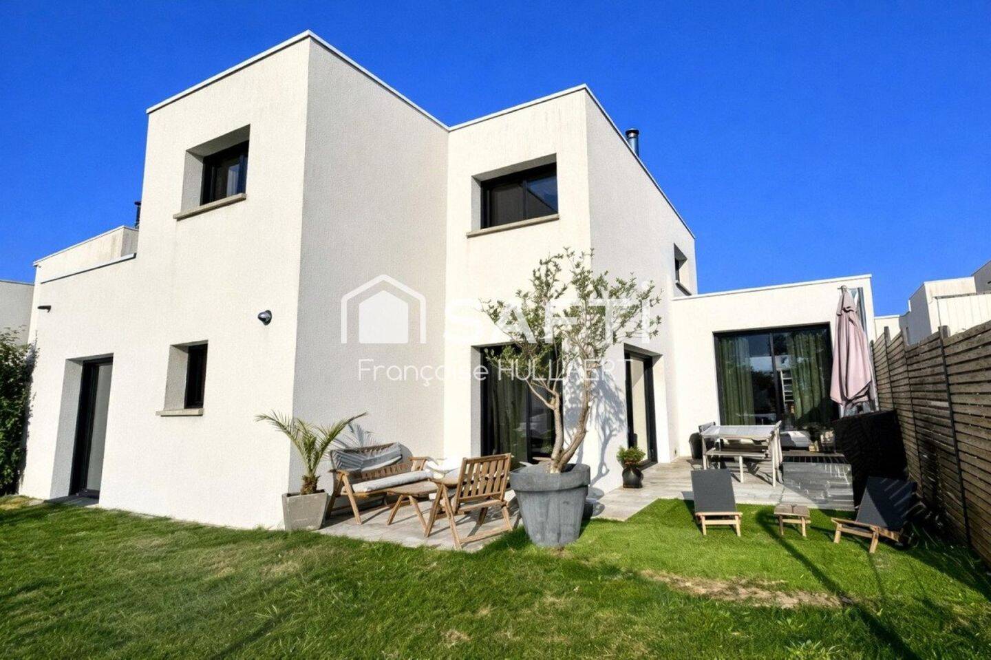 Maison 6 pièces 121 m² · à Theix-Noyalo · 121 m² · 438 000 €