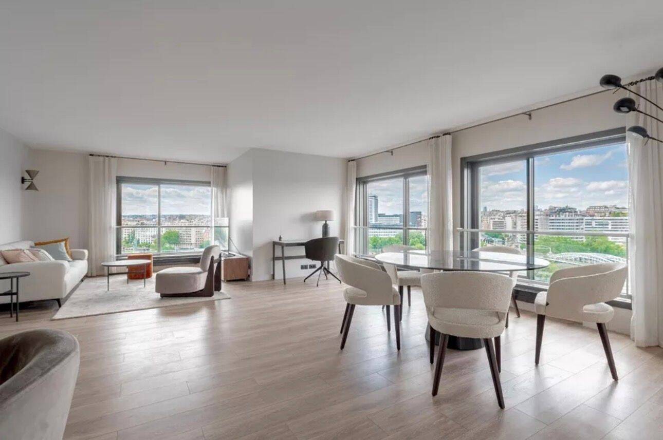 Appartement 4 pièces 131 m² · à Paris 15ème Arrondissement · 131 m² · 6 500 €