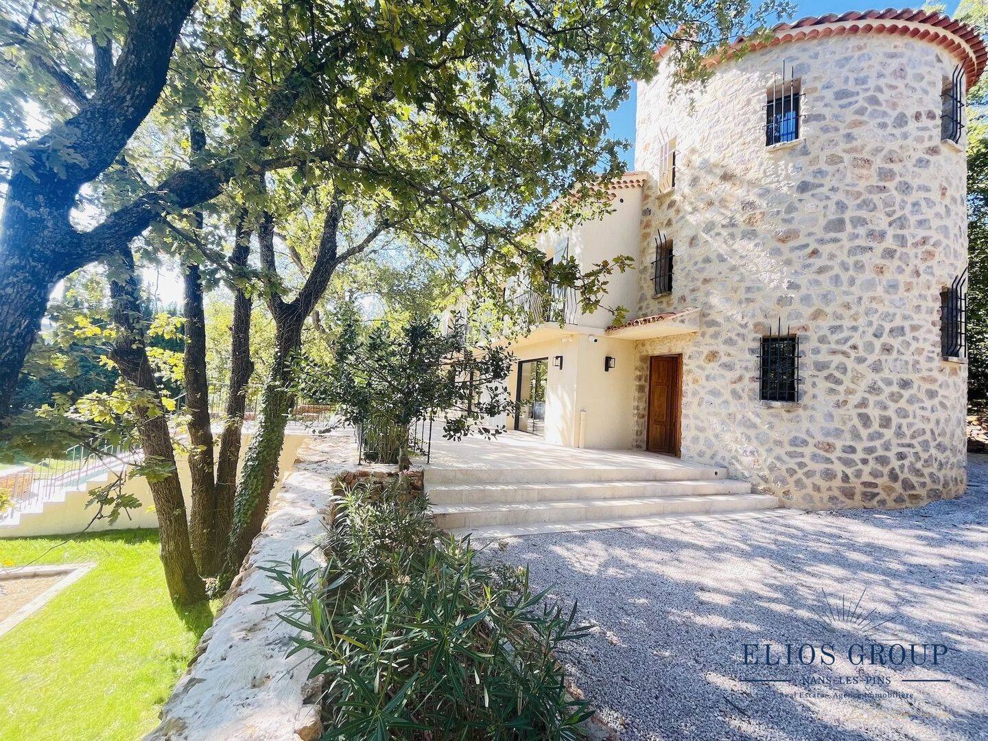 Maison 10 pièces 310 m² · à Nans-les-Pins · 310 m² · 1 470 000 €