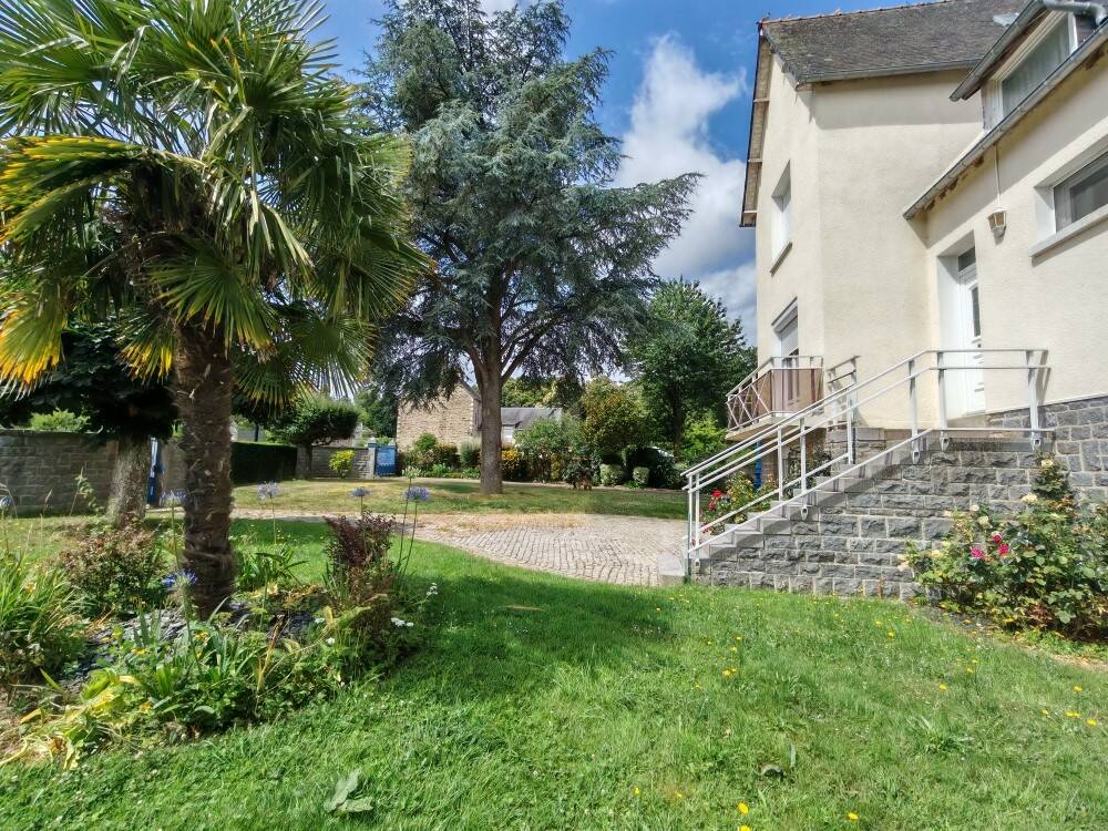 Maison 12 pièces 379 m² · à Miniac-Morvan · 379 m² · 658 350 €