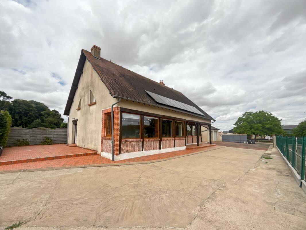 Maison 6 pièces 197 m² · à Patay · 197 m² · 1 225 €