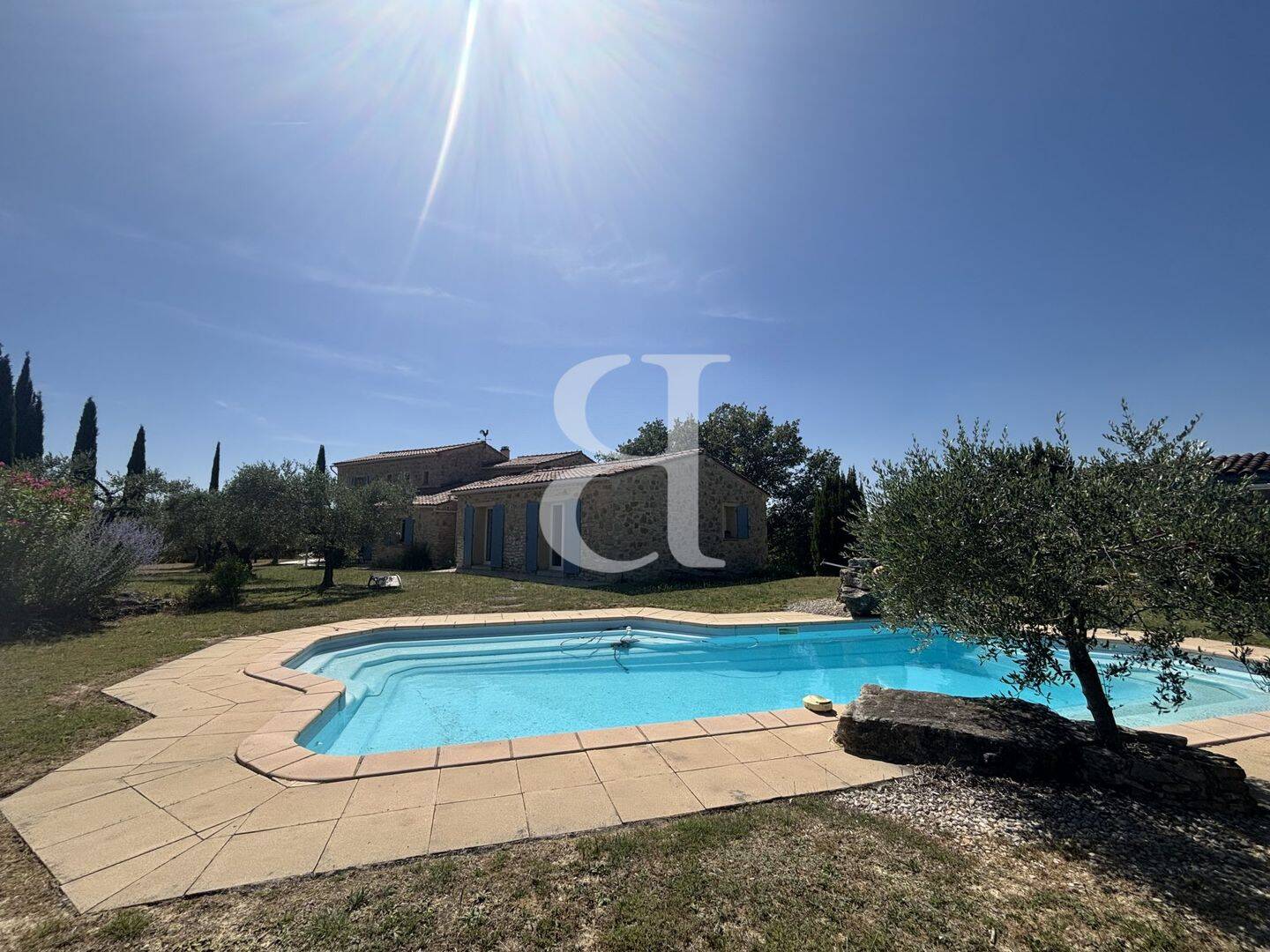 Maison 6 pièces 240 m² · à Vaison-la-Romaine · 240 m² · 954 000 €