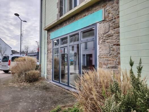 Local d'activités à louer 503 € 32 m² d'espace de stockage Ploudaniel 29260