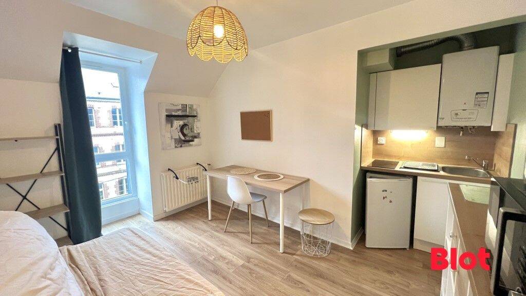 A LOUER - STUDIO MEUBLÉ - RENNES - CITÉ D'ALETH - 17.69m² — 2